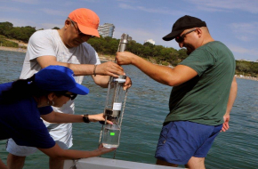 Преподаватели от Университет „Проф. д-р Асен Златаров“ осъществиха мониторинг на крайбрежните морски води