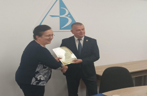 Ректорът на Университет „Проф. д-р Асен Златаров“-Бургас получи свидетелството  за успешна институционална акредитация лично от председателя на НАОА