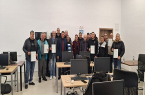 В Техническия колеж към БДУ бяха връчени удостоверения на 20 курсисти по специалност „Електрически машини и апарати“