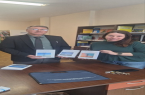 Доц. д-р Мехмед Кадир дари специализирани учебници на библиотеката на БДУ