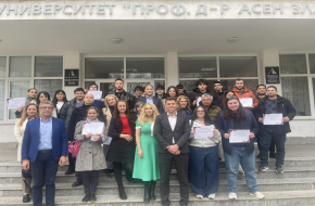 Практически семинар по лични финанси събра студенти и ученици в БДУ